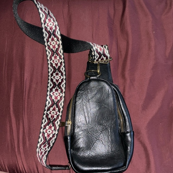 BLACK SLING BAG - Picture 1 of 6